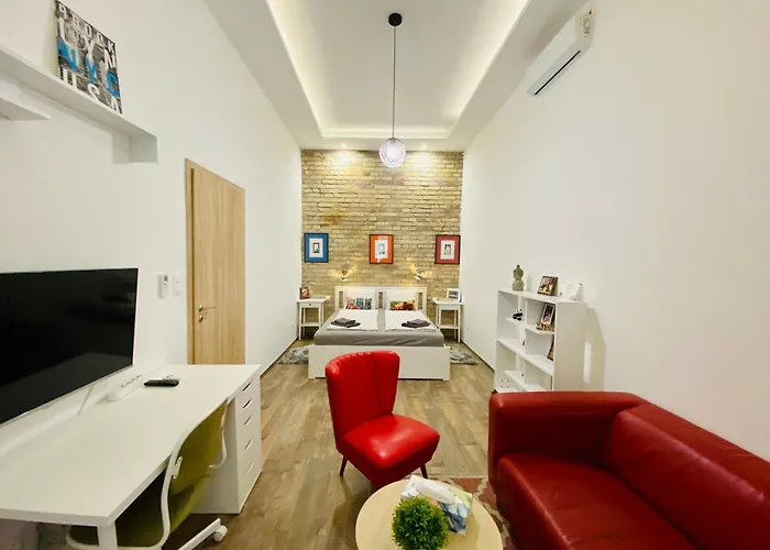 Peaceful Studio In Central Budapest - Brick House