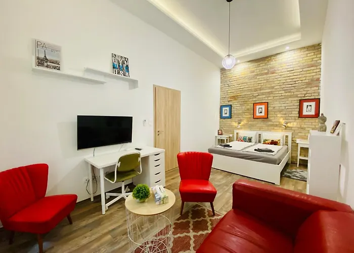 Peaceful Studio In Central Budapest - Brick House