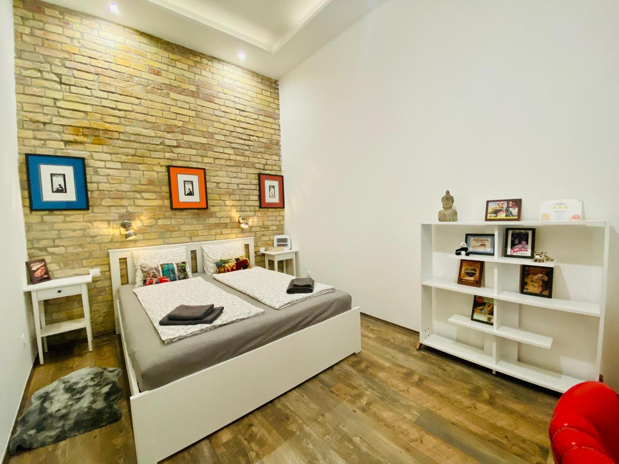 Peaceful In - Brick House *