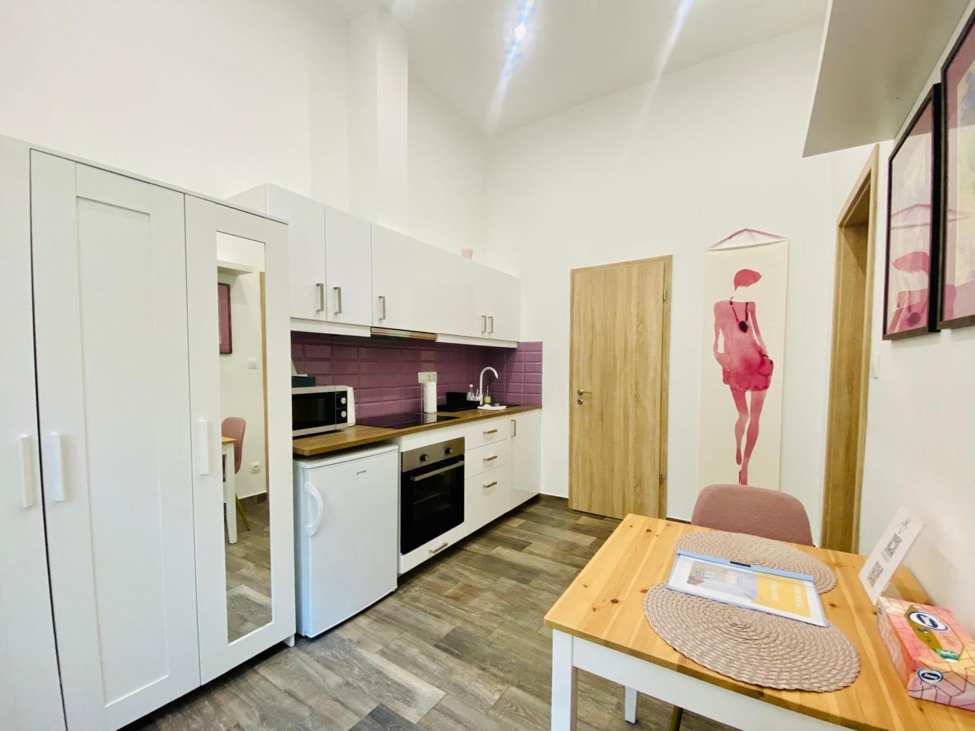 Peaceful In - Brick House Apartment